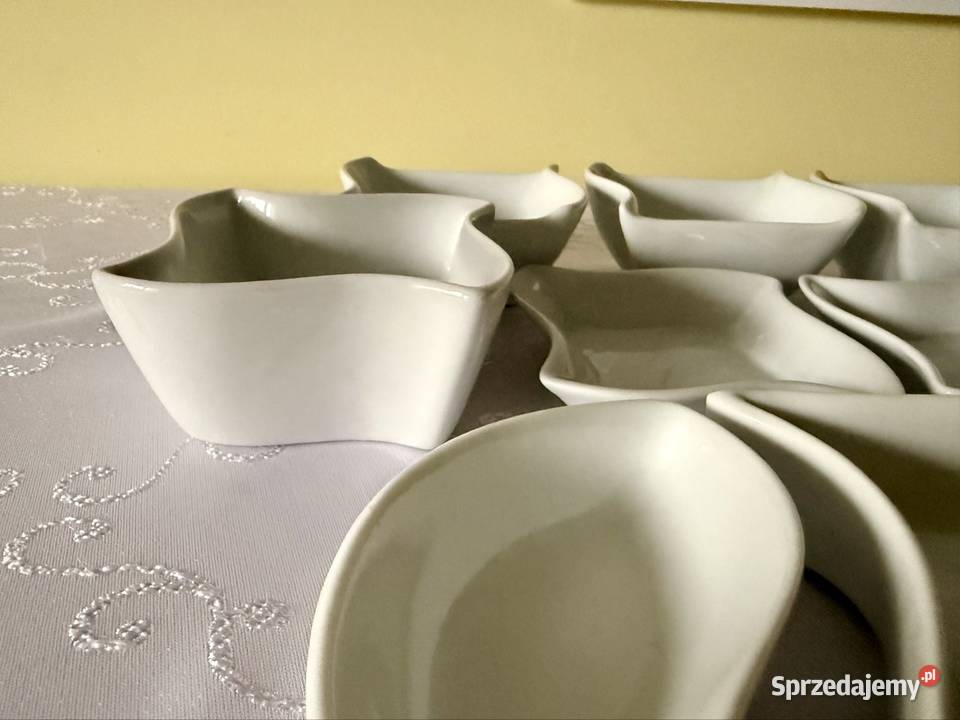 Zestaw porcelanowych salaterek i pater falistych biały śląskie Czerwionka-Leszczyny