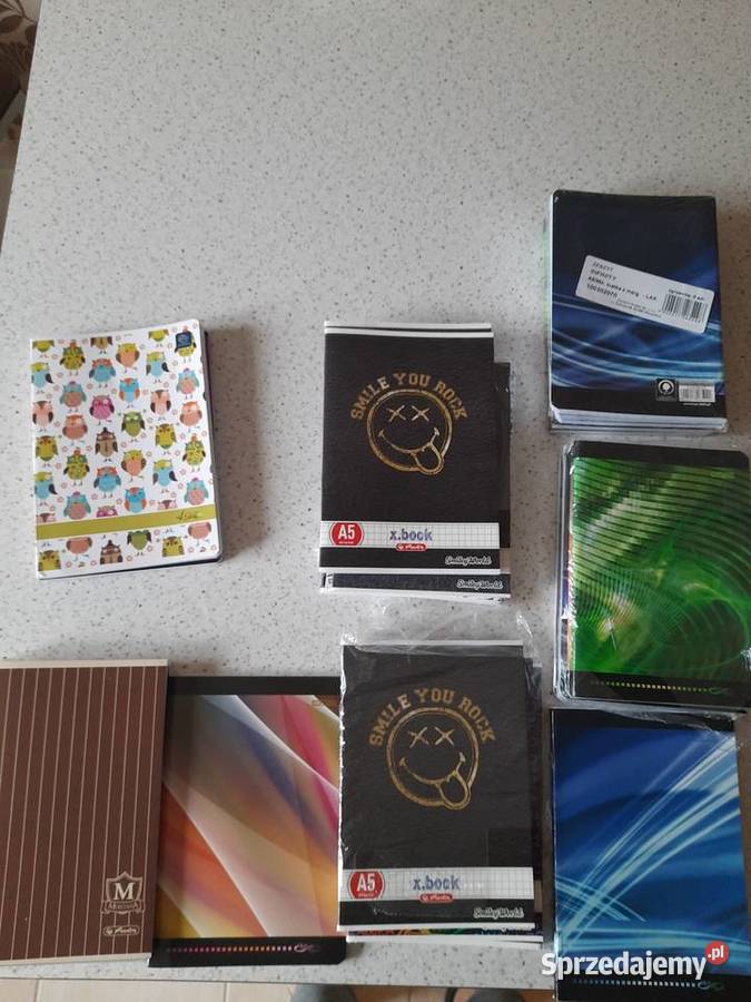 Zeszyty A5 w linię kratkę i czyste