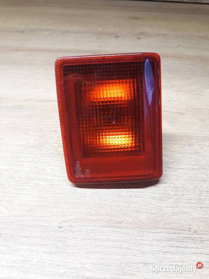PEUGEOT 407 LAMPA W KLAPĘ LEWA TYŁ TYLNA
