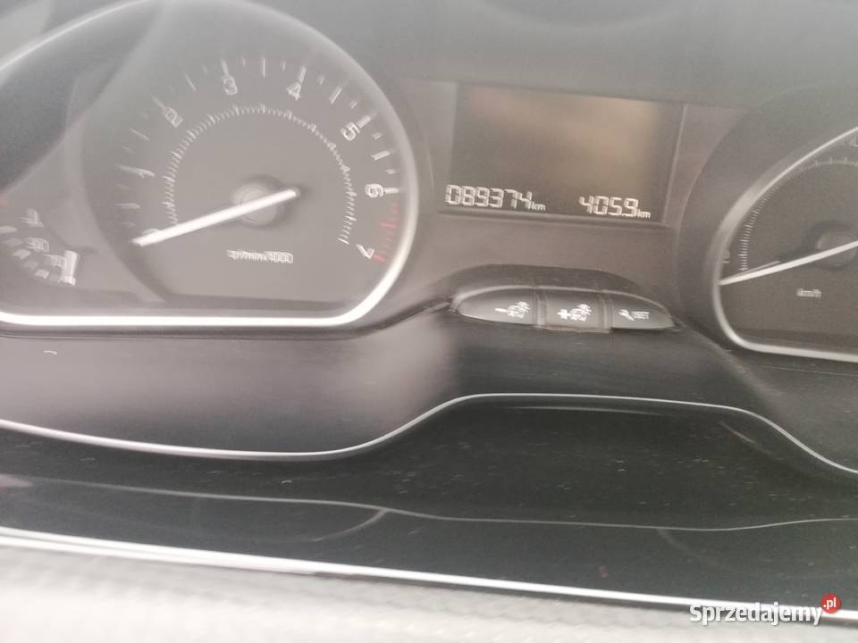 Peugeot 208 12 Etylina 2017 r Września sprzedam