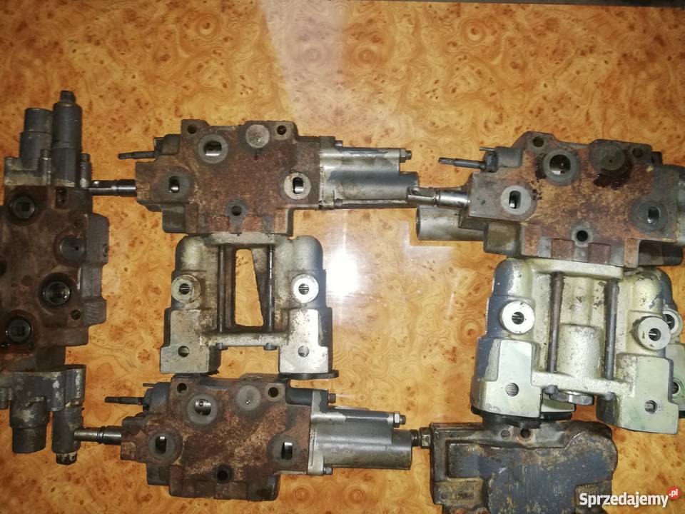 Rozdzielacz hydrauliczny Holland 8670 Części zamienne podlaskie Siemiatycze sprzedam