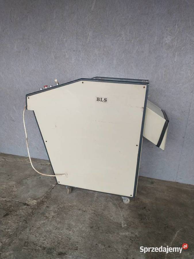 Niszczarka przemysłowa do papieru kartonów Lwówek