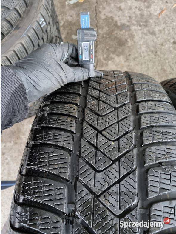 STAN 2x Pirelli Winter SottoZero 3 24545R19 102 Pirelli Kutno