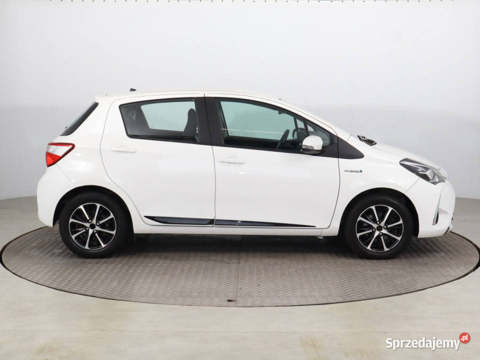Toyota Yaris 15 Hybrid sprzedam