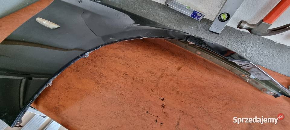 Prawy błotnik BLACK SAPPHIRE METAL BMW e91 Ruda