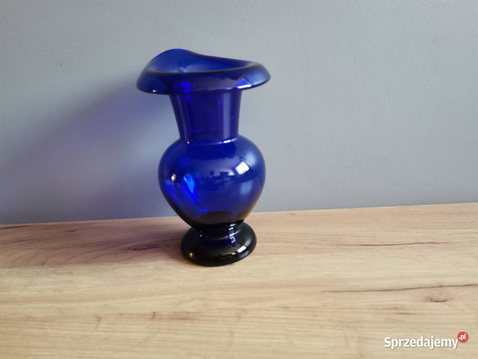 Stary niebieski wazon szkło kobaltowe design PRL Katowice