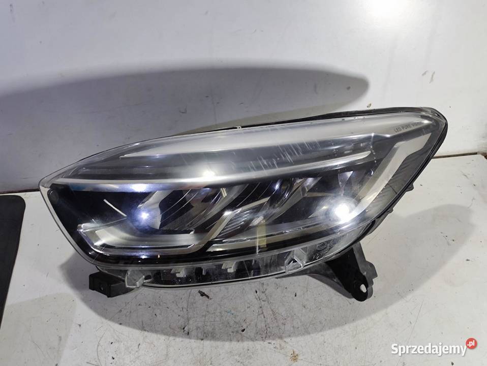 LAMPA PRAWA PRZÓD XENON CAPTUR I 260606159R