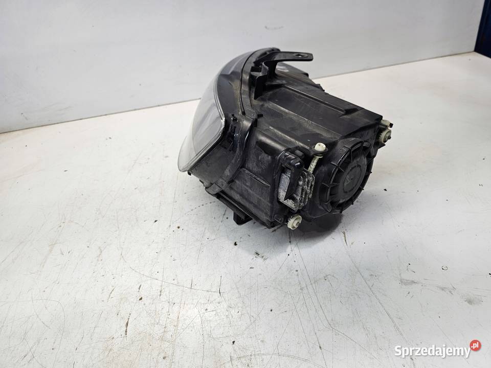 REFLEKTOR XENON LED LEWY AUDI A3 8V 8V0941031A Przystajń sprzedam