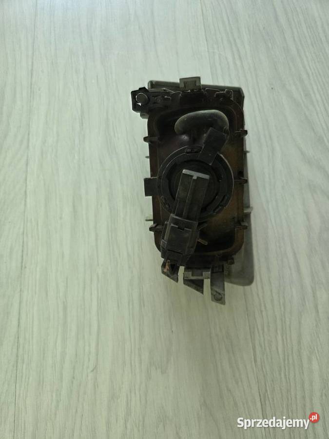 NISSAN PRIMERA P11 1996 1999 halogen prawy Pozostałe Byków