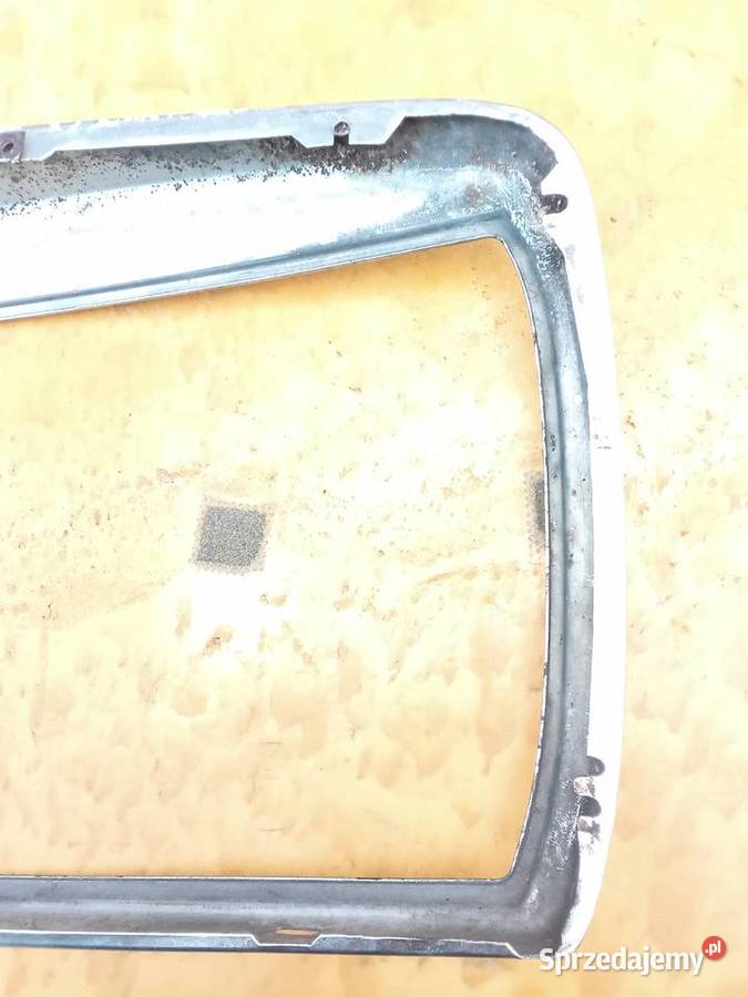 Atrapa grill Mercedes 123 Milejewo