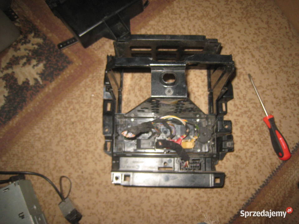 Ramka konsoli centralnej kokpitu radia panelu Rok produkcji 1999 Uchwyty fabryczne Kraków sprzedam