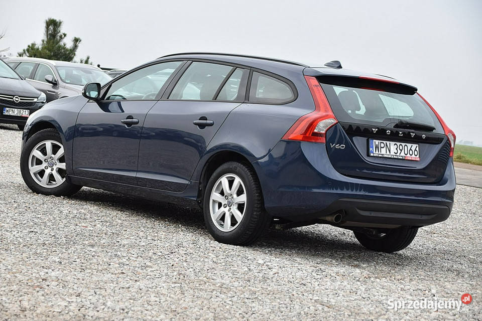 Volvo V60 16d2 115 NAVI ALU PÓŁSKÓRA GWARANCJA I ASR (kontrola trakcji) Nowe Kucice