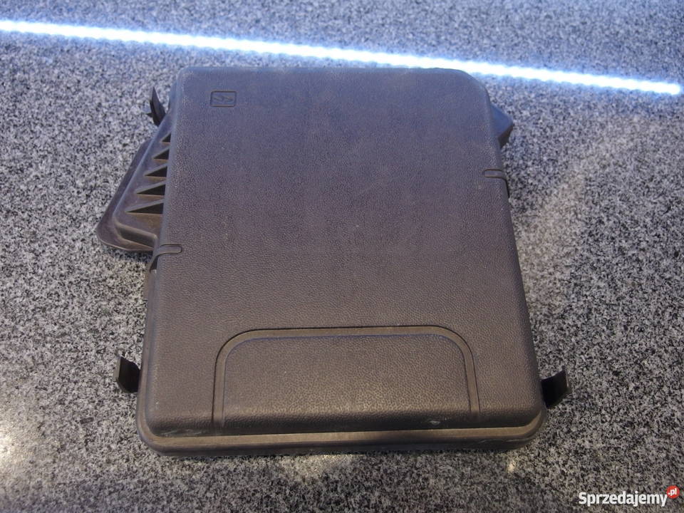 Oslona pokrywa bezpiecznikow Renault Megane osobowe Wągrowiec