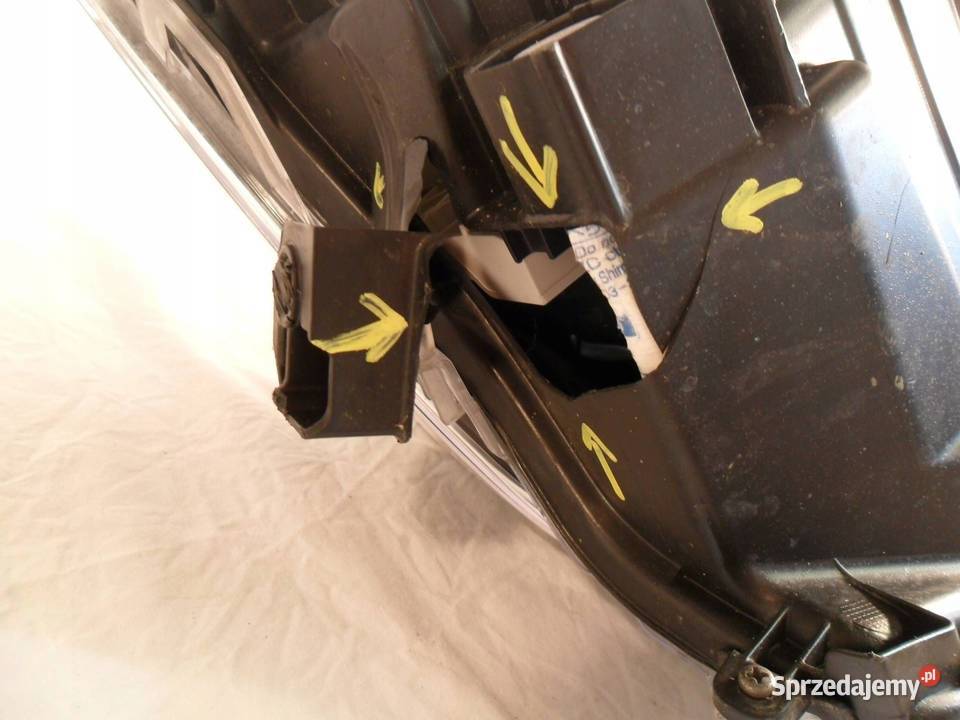 REFLEKTOR PRZÓD STRONA LEWA TOYOTA YARIS CROSS Nowy Tomyśl