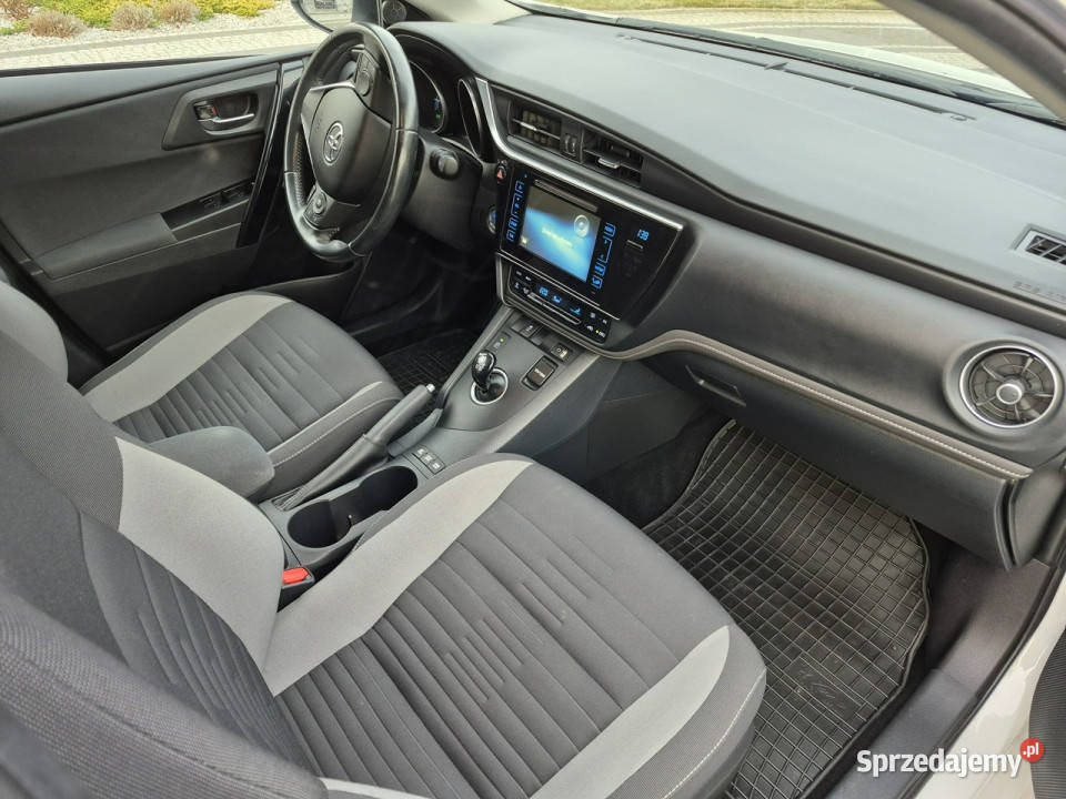 Toyota Auris 18 hybrid climatronic kamera grzane ESP Auris Drelów