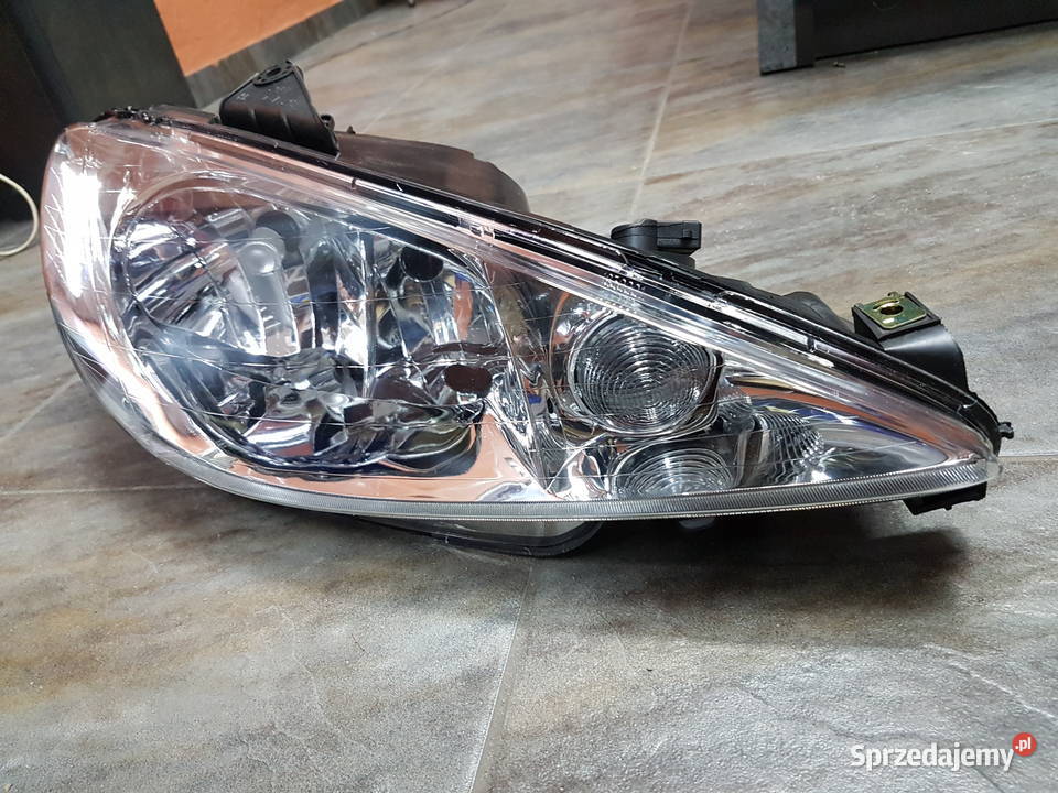 PEUGEOT 206 LIFT LAMPA PRAWA REFLEKTOR PRAWY Rok produkcji 2005