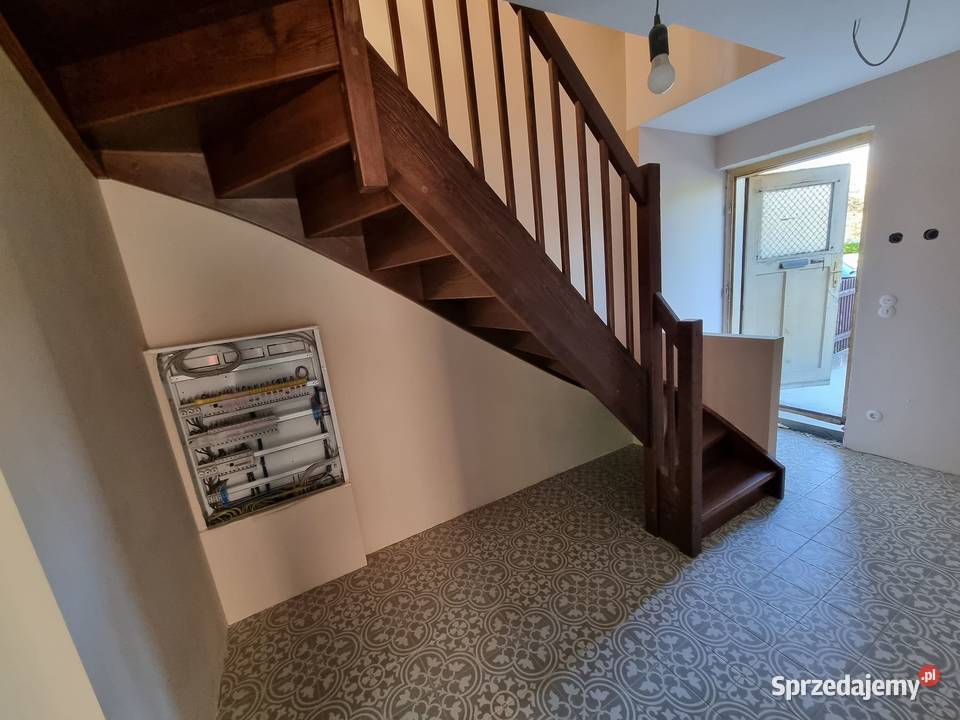 Schody drewniane dywanowe samonośne całe Rzeszów