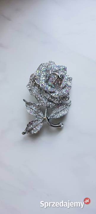 Broszka róża Ostrowąs