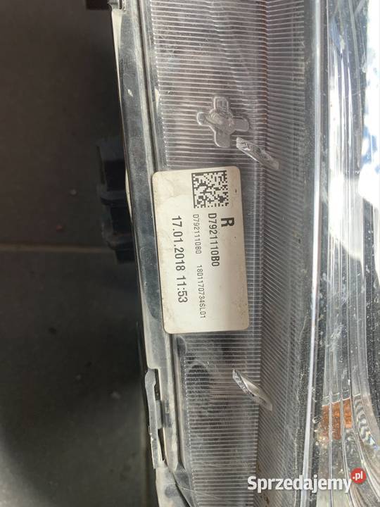Lampa przód Hyundai Tucson D7921110B0 Lampy przednie świętokrzyskie Radlin