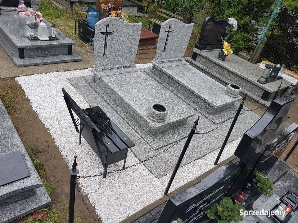 2 Nagrobki strzegomskie 1944 na wylewce beton i Świdnica
