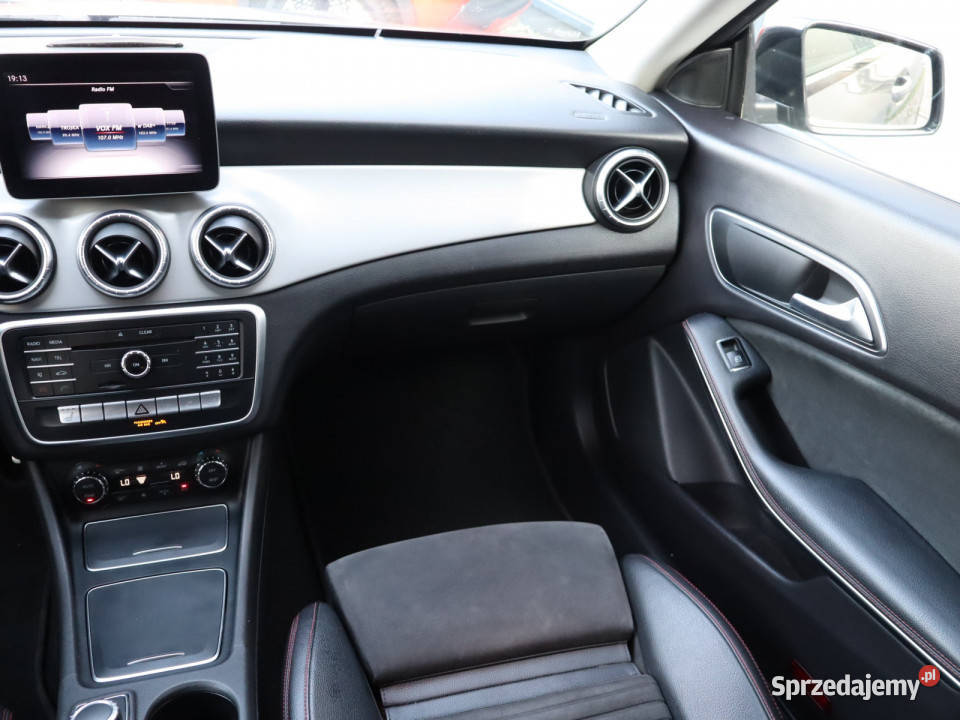 Mercedes CLA 220 4MATIC światła LED Katowice sprzedam