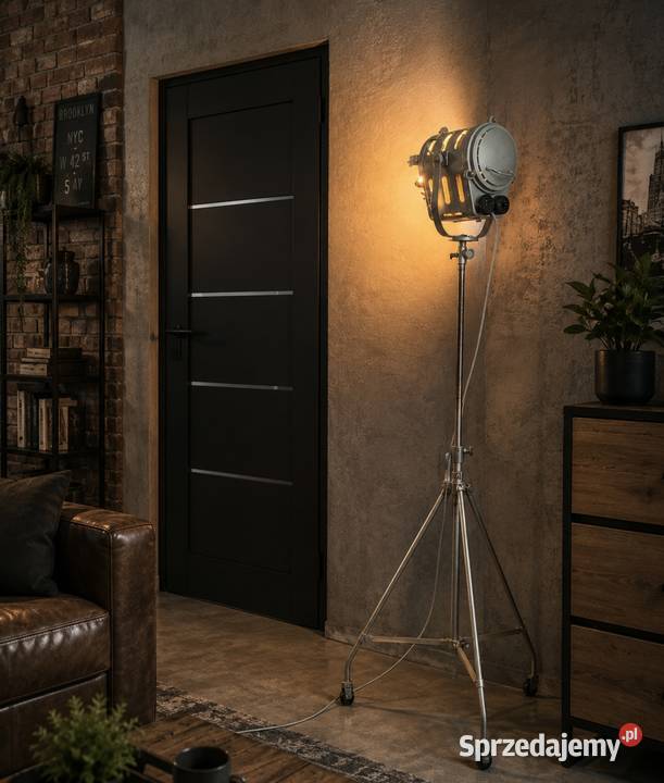 Lampa filmowa teatralna zabytek PRL loft Vintage wielkopolskie Poznań