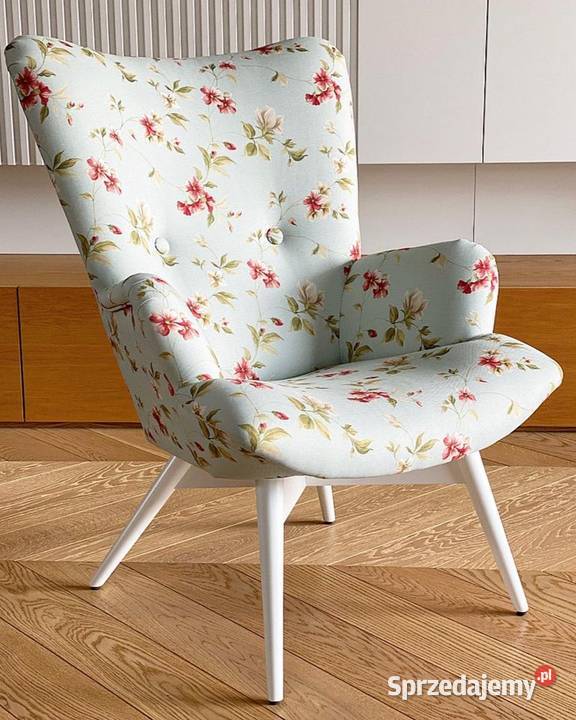 Firma Perfects.c. sprzeda fotel w wiosennej tkaninie