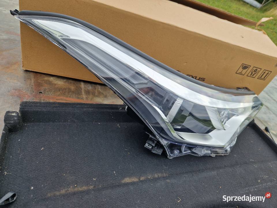 Toyota CHR CHR reflektor nowy ORG EU podkarpackie Mielec