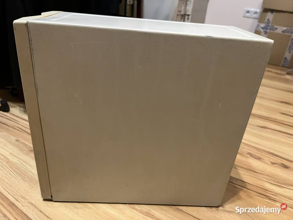 Zabytkowy komputer PC AT Pentium 100MHz Klasy Pentium III i słabsze