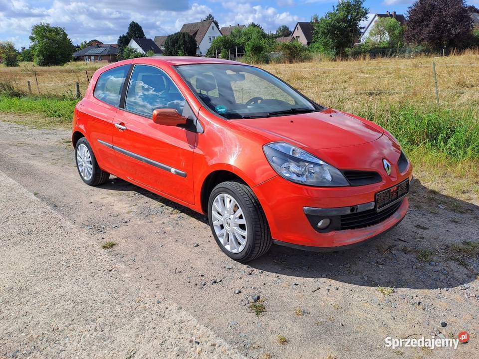 Clio nieuszkodzony Clio Pisz