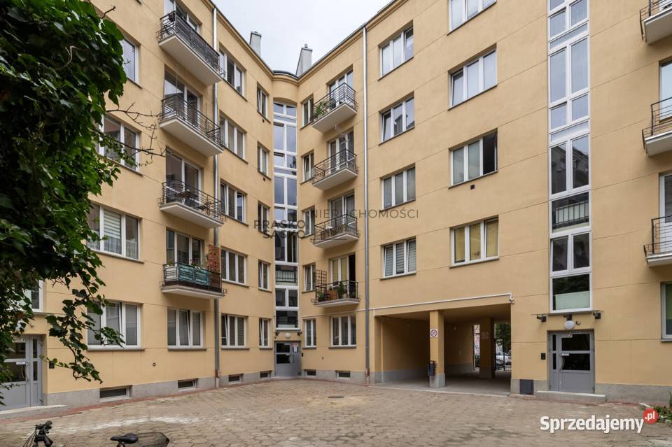 Kawalerka Odnowiona kamienica Do odświeżenia cegła Warszawa