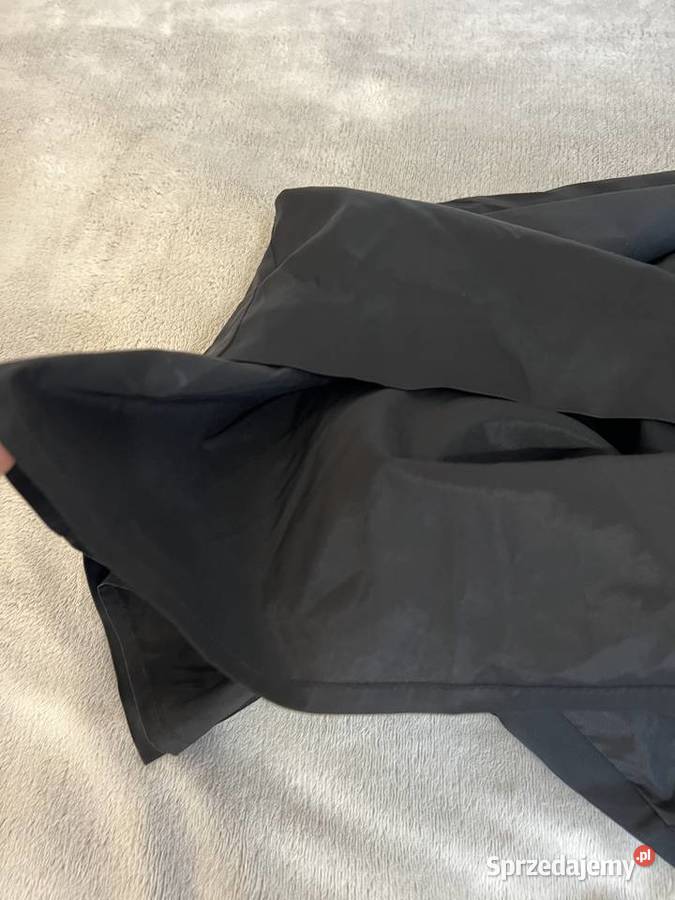 Sukienka na jedno ramię czarna ze zdobieniem na podkarpackie Jasło