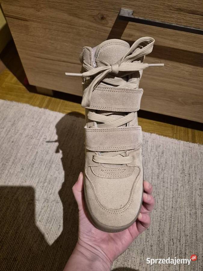 Botki sportowe z wewnętrznymi koturnami Bershka Opole