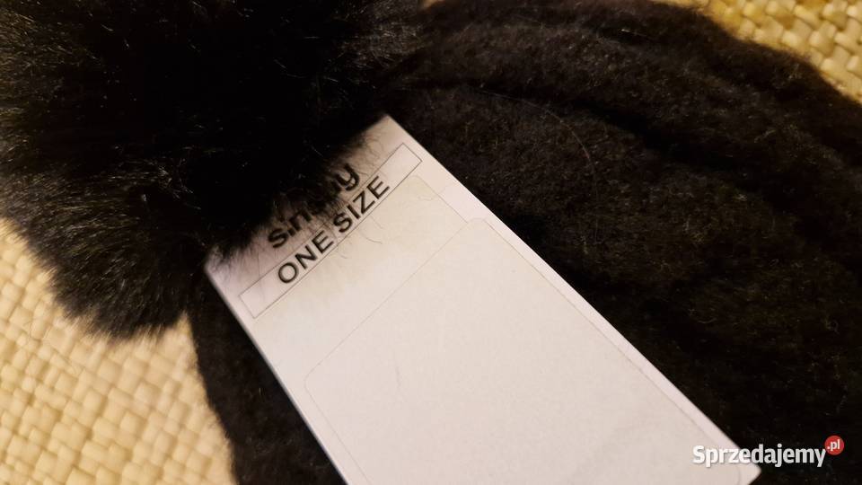 Damska CZAPKA SiNSAY z pomponem nowa z metką