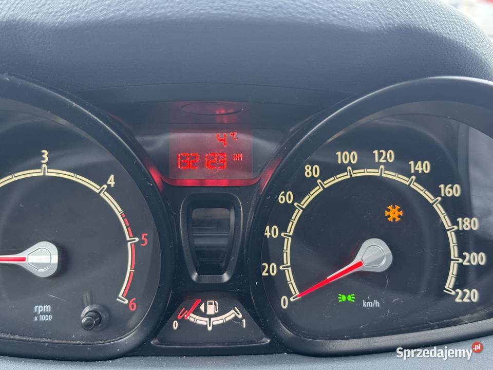 Ford Fiesta ekonomiczne autko na dojazdy 5l na Warszawa sprzedam