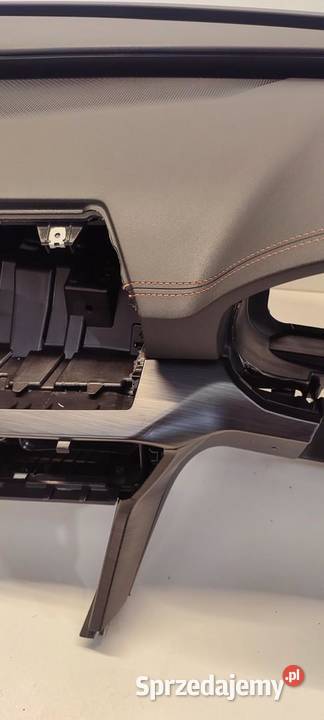 CUPRA FORMENTOR DESKA KOKPIT RHD ANGLIK