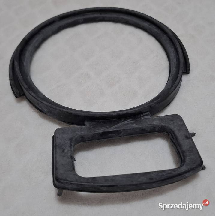 Uszczelka zbiornika montowana w korpusie do