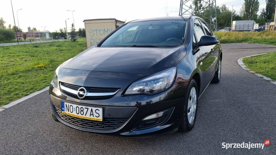 Opel astra sedan benzyna manualna Qashqai+2 sprzedam
