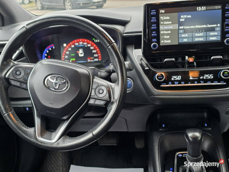 Toyota Corolla 22r Salon Polska 18 HYBRID 1wł z Białystok sprzedam