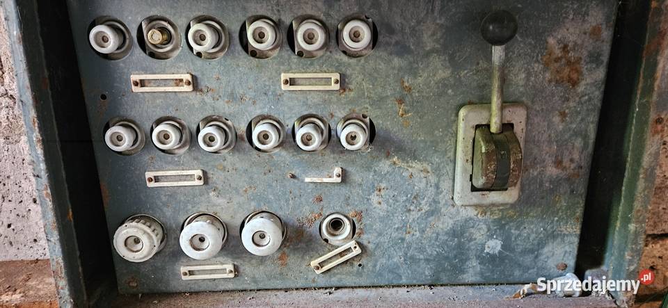 szafka rozdzielcza rozdzielnica elektryczna