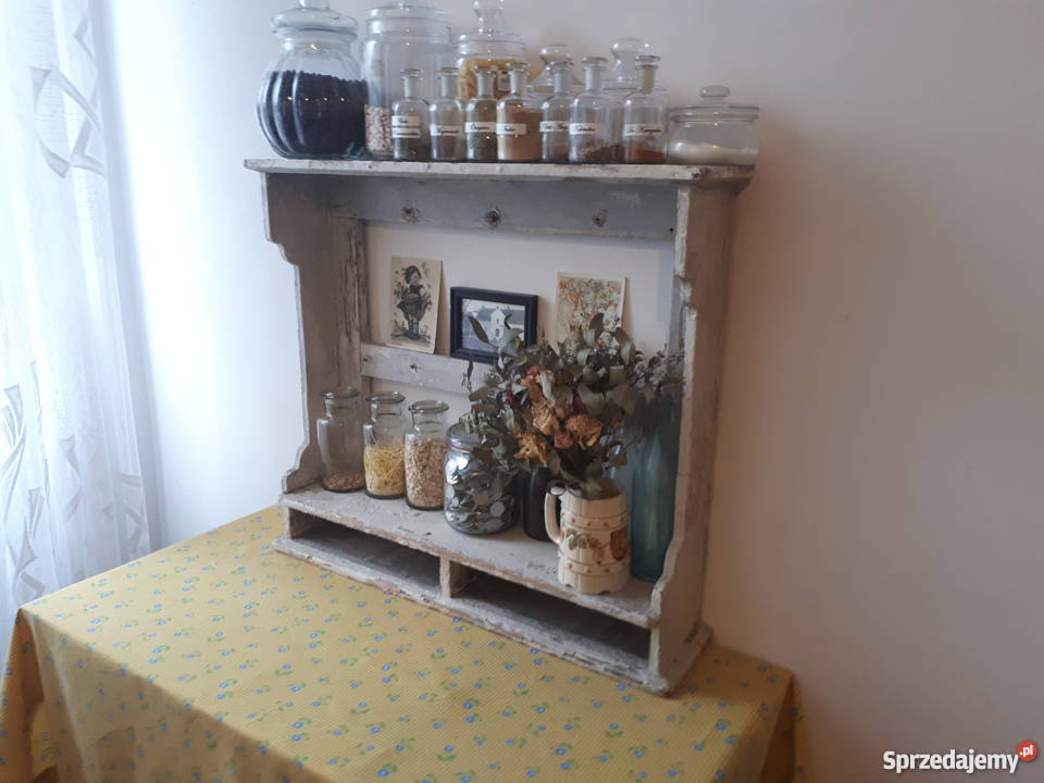 Stara drewniana półka Borów