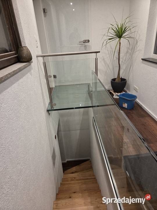 Balustrada całoszklana na rotulach schodowa