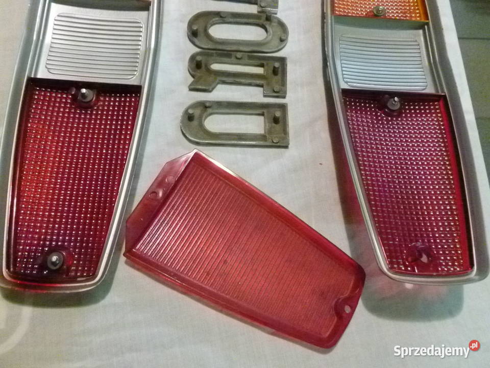 Klosz lampy tylnej z chromowaną ramką Ford Mława