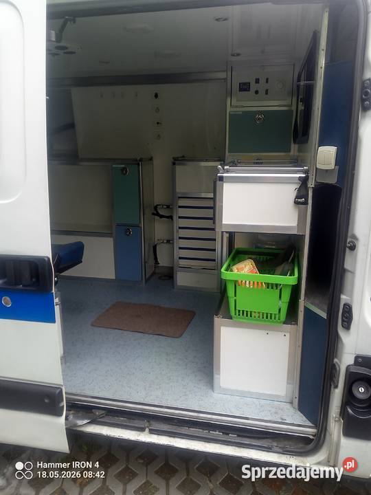 camper reno master karetka wyposazona kamper