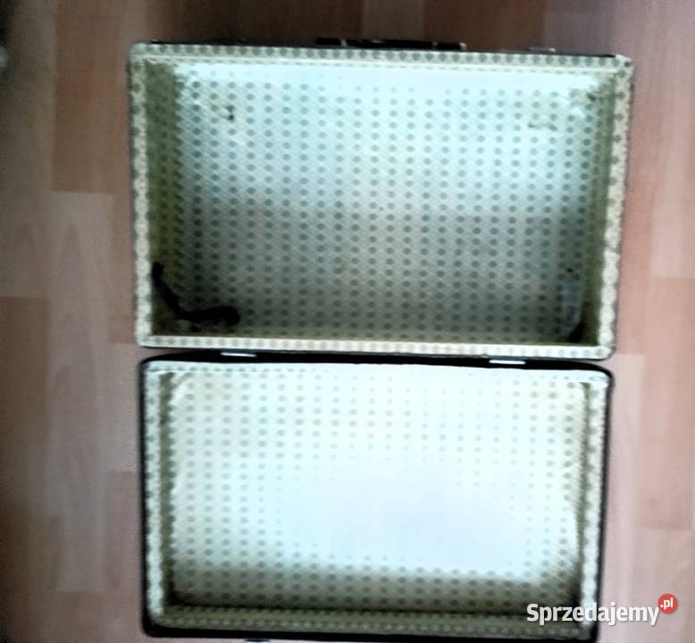 Mała walizka z prl Tarnobrzeg sprzedam