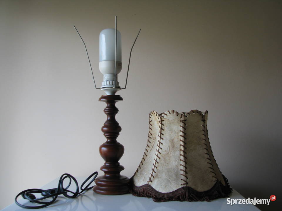 Stara lampa stołowa stojąca z abażurem ze skóry