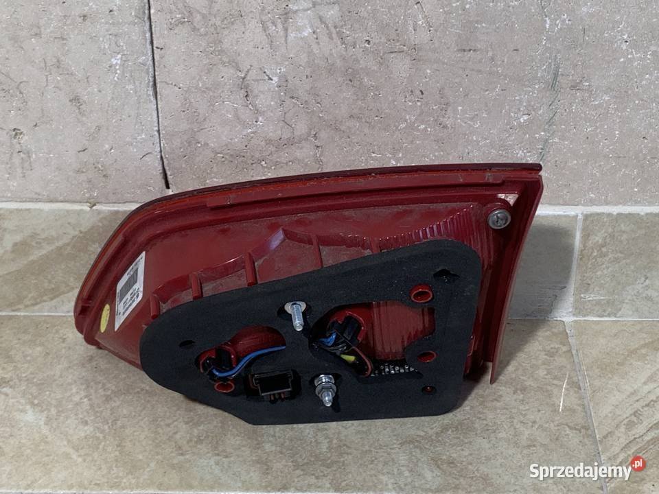 Lampa tylnej klapy lewa Volkswagen Passat B7 osobowe Barwałd Dolny