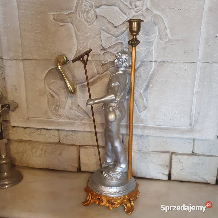 Figuralnasygnowana podstawa do naftowejświecznik Wrocław