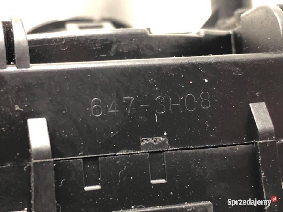 PRZEŁĄCZNIK WYCIERACZEK TOYOTA YARIS I 9905