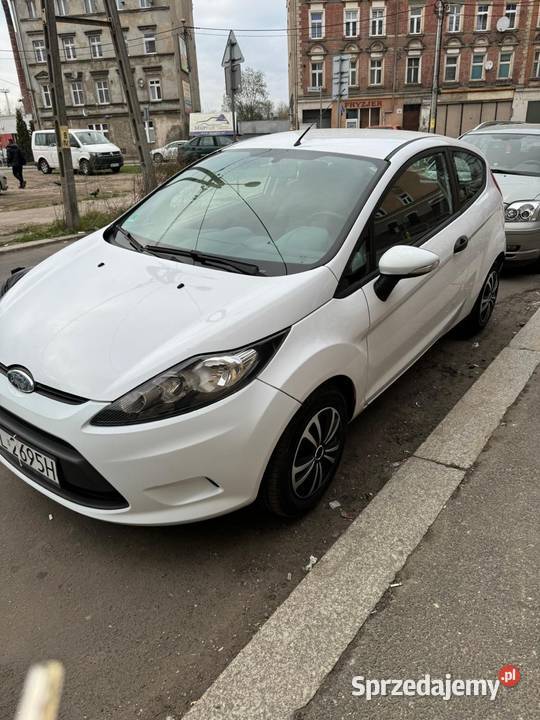 Ford Fiesta Mk7 2009 przebieg 180000 biała Wrocław